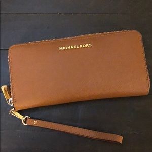 Michael Kors Jetset Leather Continental Wallet